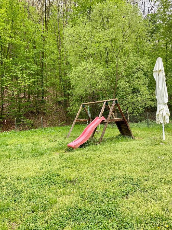 House In The Woods Bed and Breakfast Resita Buitenkant foto