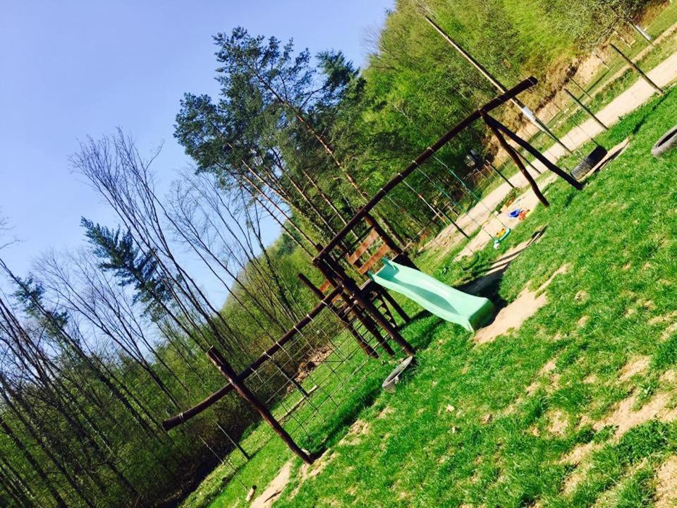 House In The Woods Bed and Breakfast Resita Buitenkant foto
